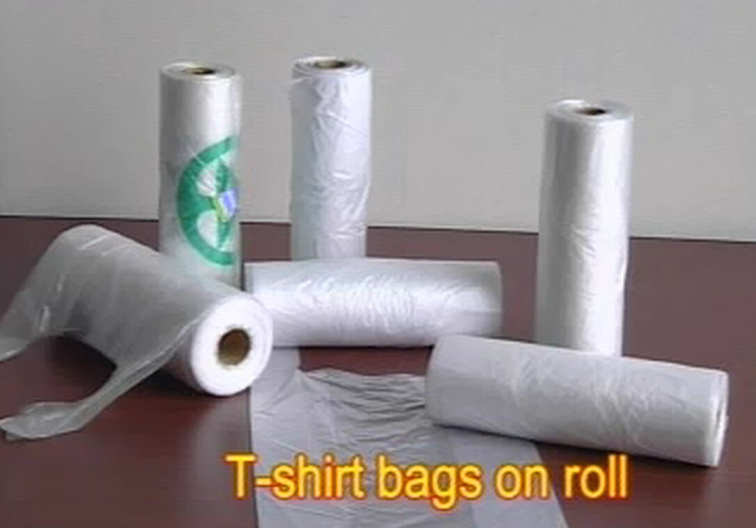 T-shirt bags on roll